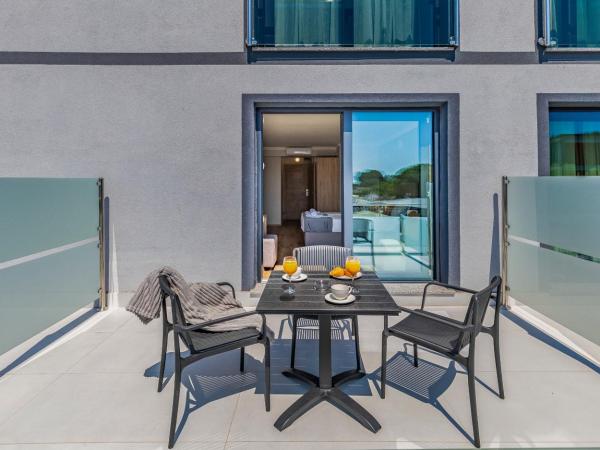 Hotel Koral : photo 9 de la chambre chambre quadruple avec balcon