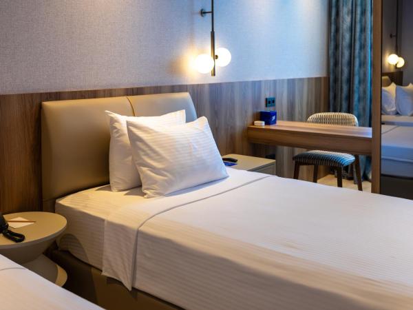 Delta Hotels by Marriott Antalya Lara : photo 2 de la chambre chambre lits jumeaux standard avec vue latérale sur mer