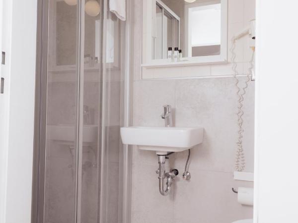 Cityhotel am Domplatz Self-CheckIn : photo 10 de la chambre chambre double standard