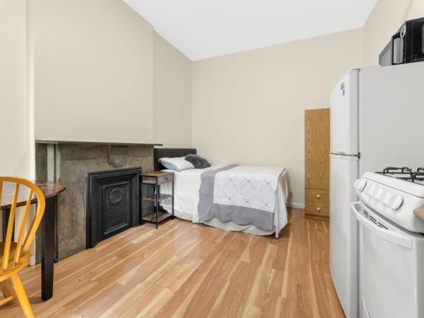 West 30th Street Guest House : photo 7 de la chambre chambre simple avec salle de bains privative