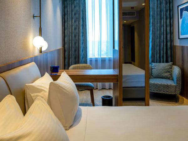 Delta Hotels by Marriott Antalya Lara : photo 3 de la chambre standard king room with partial sea view