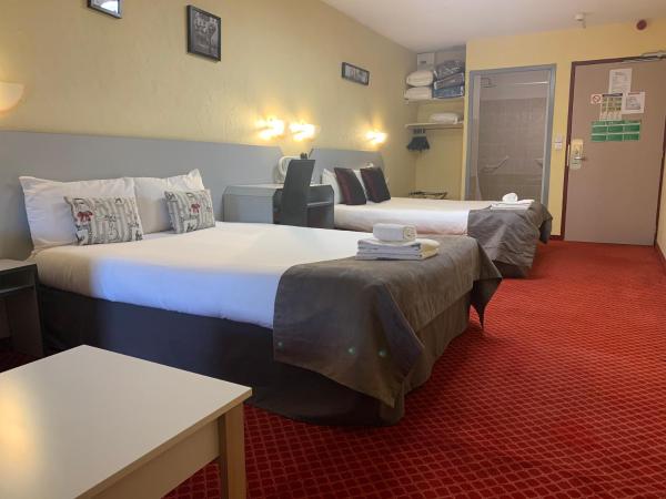 Brit Hotel Bleu Nuit : photo 2 de la chambre chambre familiale