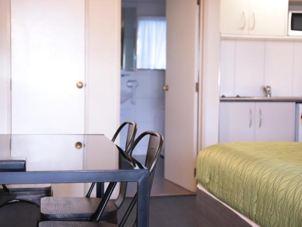 Airport Manor Inn : photo 1 de la chambre loft familial avec baignoire spa