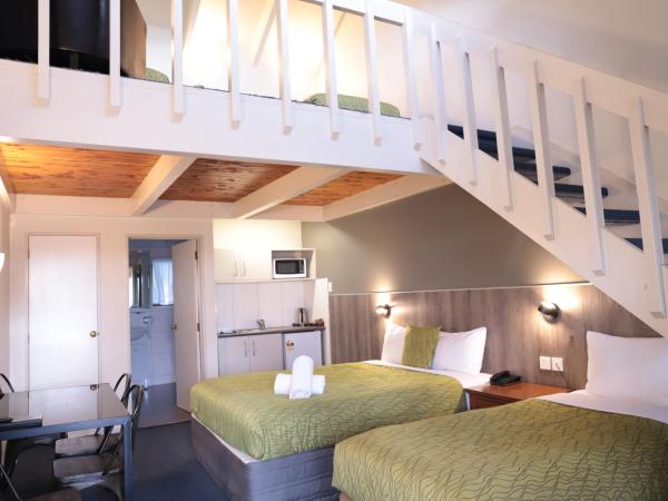 Airport Manor Inn : photo 2 de la chambre loft familial avec baignoire spa