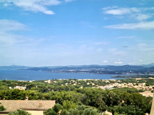 Villa M, Chambres d'Hôtes, Séjours Bien-être, Vue mer, Sauna, Piscine à Six-Fours : photo 9 de la chambre chambre lit queen-size - vue sur mer