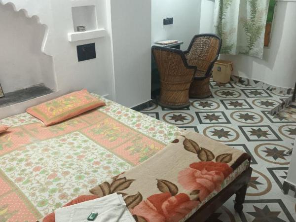 Jag Niwas Guest House & pure veg restaurant : photo 10 de la chambre chambre double standard