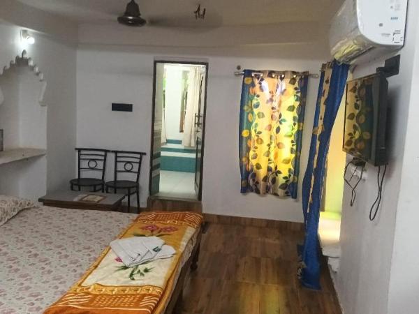 Jag Niwas Guest House & pure veg restaurant : photo 9 de la chambre chambre double supérieure
