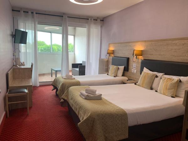 Brit Hotel Bleu Nuit : photo 1 de la chambre chambre triple