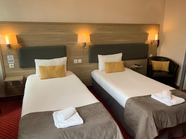 Brit Hotel Bleu Nuit : photo 1 de la chambre chambre lits jumeaux