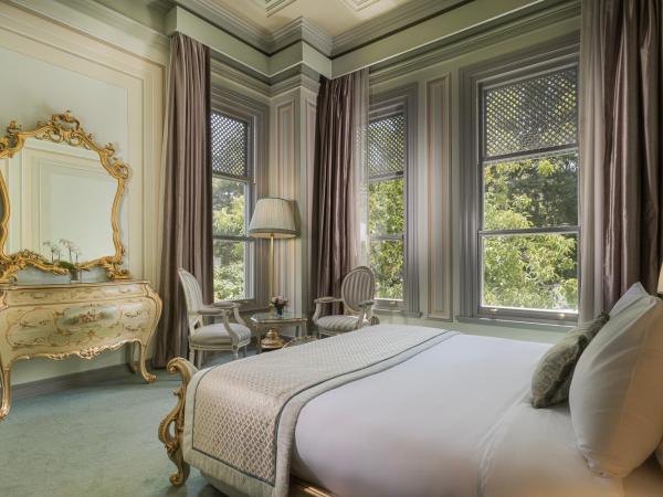 Bosphorus Palace Hotel : photo 3 de la chambre chambre lit king-size - vue sur jardin
