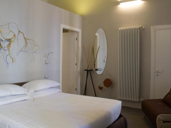 Piazza Castello Suite : photo 3 de la chambre suite deluxe avec balcon