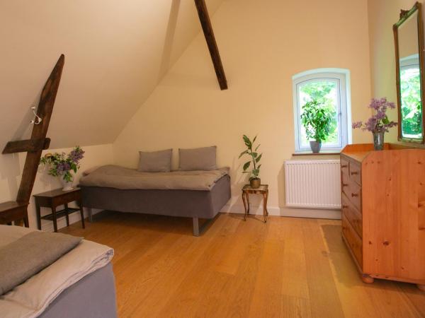AvalonBnB : photo 1 de la chambre chambre lits jumeaux avec toilettes communes