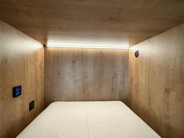 The POD Suite Hostel Village : photo 3 de la chambre b04 mixed upper bed in shared room with 20 beds