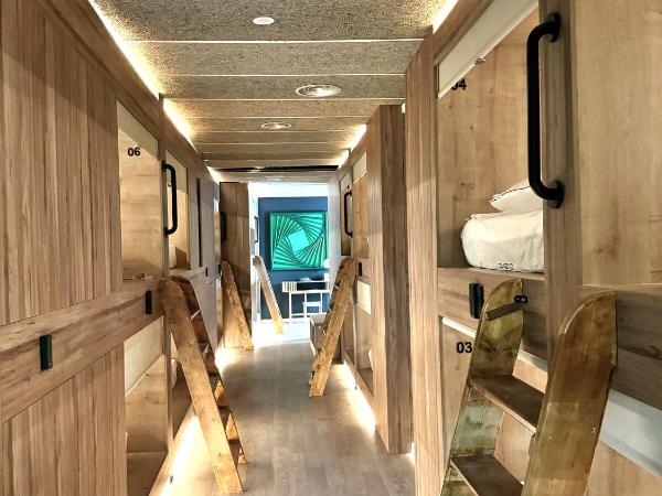 The POD Suite Hostel Village : photo 4 de la chambre b05 mixed lower bed in shared room with 20 beds