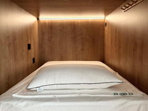 The POD Suite Hostel Village : photo 2 de la chambre b01 mixed lower bed in shared room with 20 beds