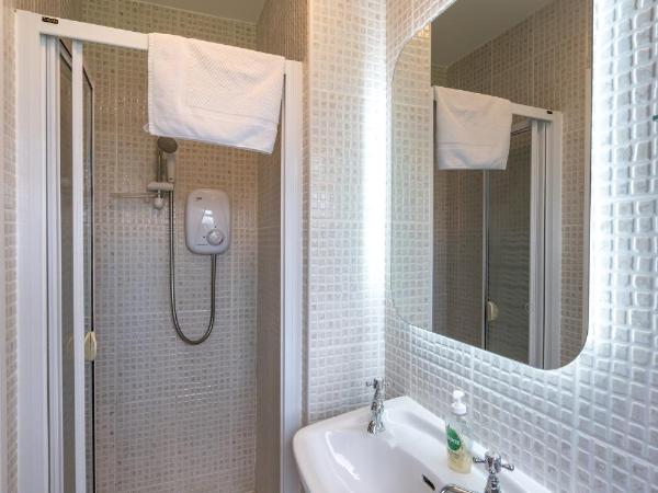 Coach Hill House : photo 3 de la chambre chambre familiale avec salle de bains