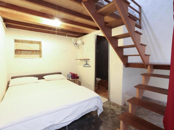 Dou Houz Georgetown : photo 10 de la chambre chambre quadruple avec salle de bains