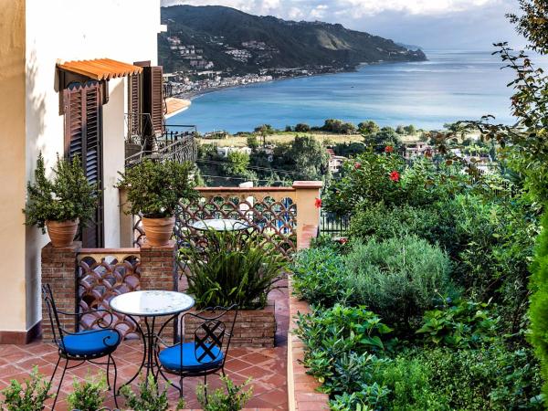 Hotel Sirius : photo 3 de la chambre chambre double ou lits jumeaux - vue latérale sur mer