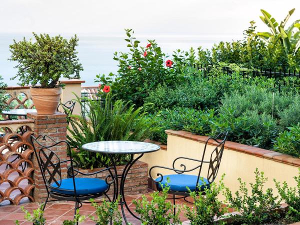 Hotel Sirius : photo 2 de la chambre chambre double ou lits jumeaux - vue latérale sur mer