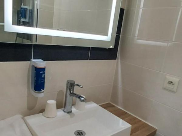 Brit Hotel Confort Manosque Cadarache : photo 6 de la chambre chambre double