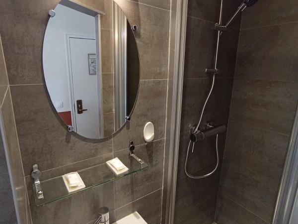 Caulaincourt Montmartre by Hiphophostels : photo 4 de la chambre chambre simple avec salle de bains privative