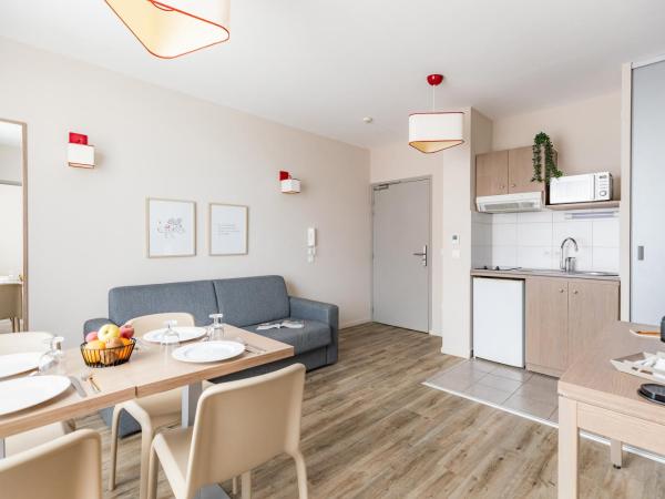 Appart'City Confort Cherbourg : photo 4 de la chambre appartement (4 adultes)