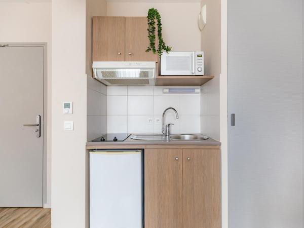 Appart'City Confort Cherbourg : photo 5 de la chambre appartement (4 adultes)