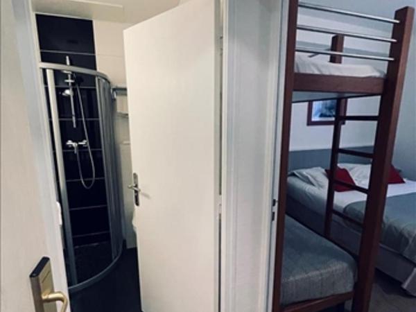 Hôtel Quic en Groigne : photo 4 de la chambre chambre familiale avec douche
