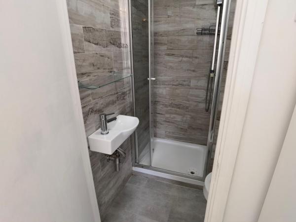 HarmonyNest Parkview Elegance : photo 3 de la chambre chambre double avec salle de bains privative