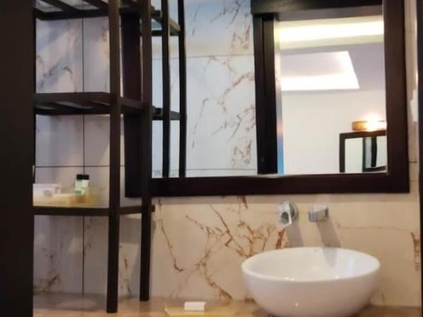 Boche Island By Oxygen Resort : photo 3 de la chambre suite junior avec balcon