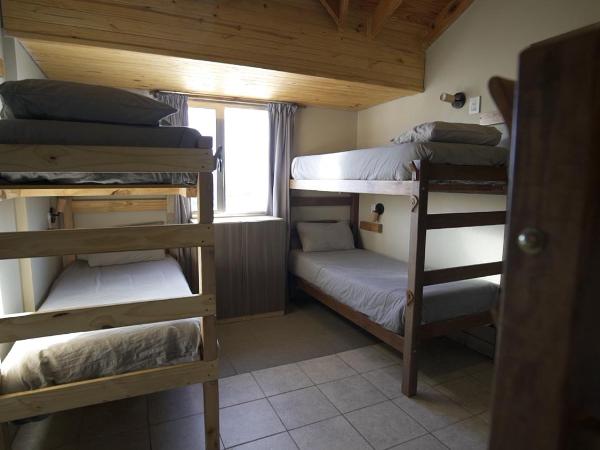 America Del Sur Calafate Hostel : photo 1 de la chambre lit simple dans dortoir féminin avec salle de bains privative