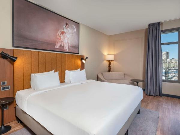 Radisson Blu Hotel Marseille Vieux Port : photo 1 de la chambre chambre premium - vue sur port
