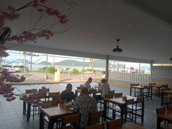 Panwa Beach Side Beachfront : photo 9 de la chambre chambre lits jumeaux deluxe