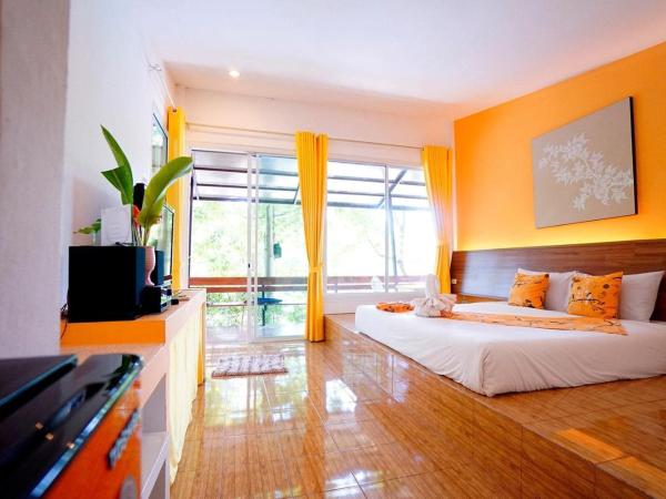 Aurora Resort Kanchanaburi : photo 4 de la chambre chambre double ou lits jumeaux deluxe - vue sur rivière