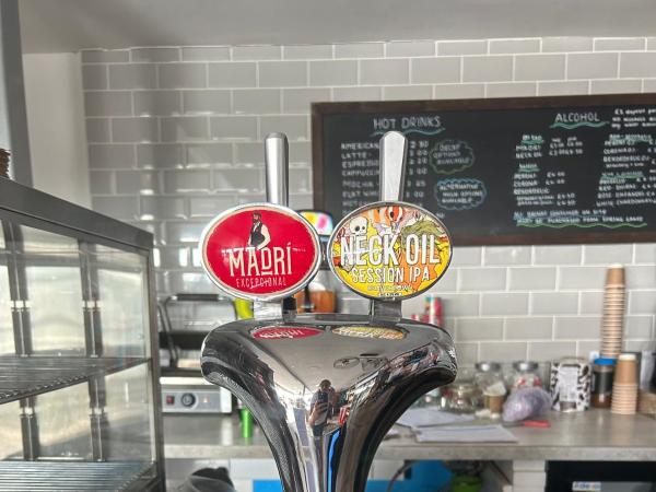 Spring Lakes Lake Side Bell Tents : photo 1 de la chambre tent (3 people)