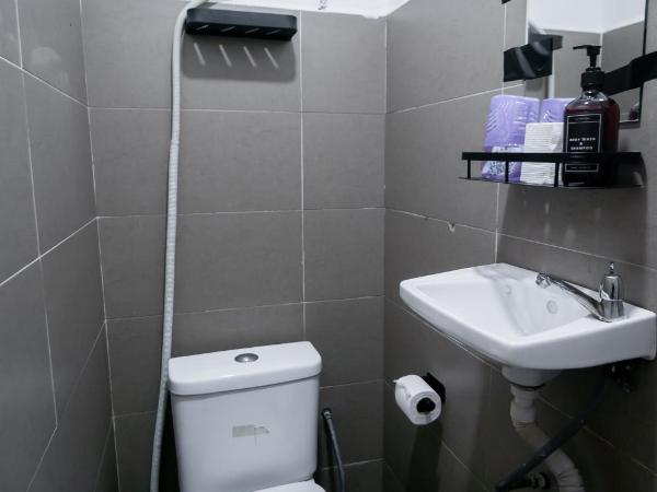 Aayu Muntri : photo 4 de la chambre chambre simple avec salle de bains privative