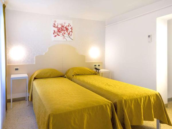 Hotel Adriatico : photo 8 de la chambre chambre double ou lits jumeaux