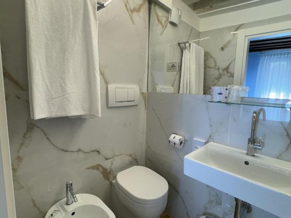 Hotel Adriatico : photo 2 de la chambre chambre double ou lits jumeaux