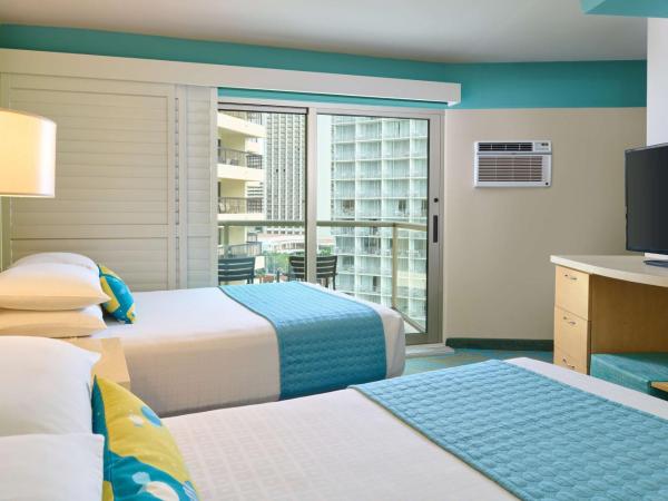 Aston Waikiki Circle Hotel : photo 2 de la chambre chambre avec vue partielle sur l'océan