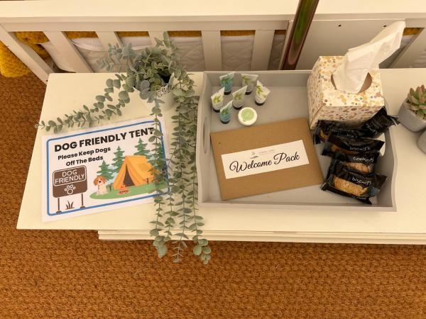 Spring Lakes Lake Side Bell Tents : photo 10 de la chambre tente (4 personnes)