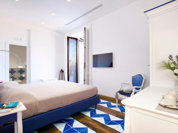 La Casa dell'Orologio - MAIN SQUARE : photo 1 de la chambre chambre double ou lits jumeaux avec balcon