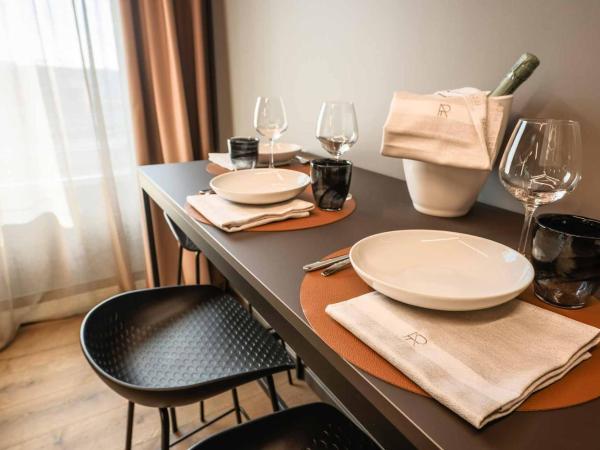 AR Suites&Art : photo 9 de la chambre studio lit king-size avec canapé-lit