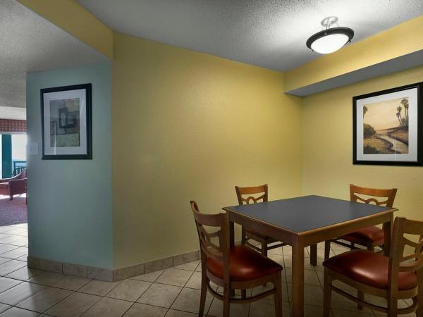 Bay View Resort Myrtle Beach : photo 6 de la chambre oceanfront two bedroom condo f