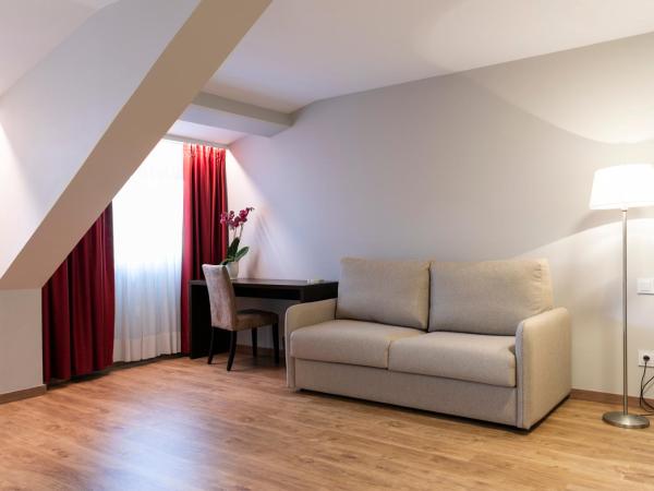 Hotel Santiago Apóstol : photo 1 de la chambre chambre familiale