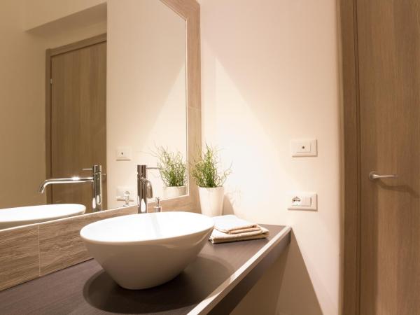 Romano Rooms : photo 7 de la chambre chambre double avec salle de bains privative