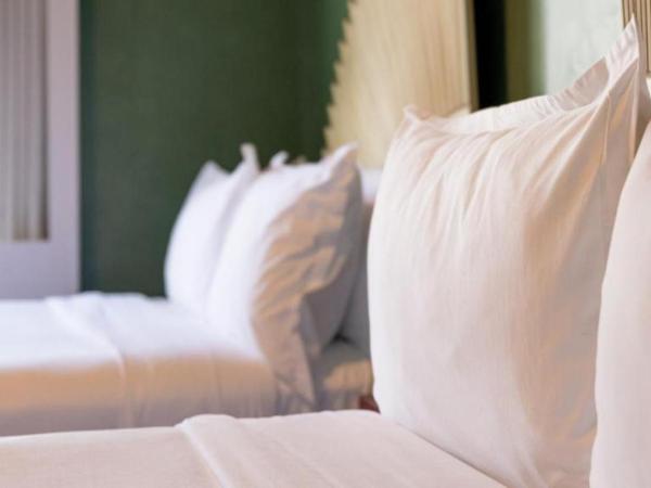 Crest Hotel Suites : photo 5 de la chambre chambre double