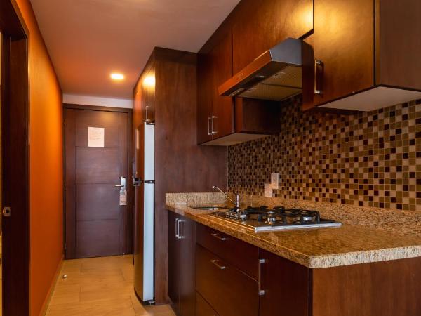 The Paramar Beachfront Boutique Hotel With Breakfast Included - Downtown Malecon : photo 8 de la chambre grande suite deluxe avec 2 lits king-size - vue sur océan