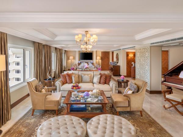 Taj Palace, New Delhi : photo 4 de la chambre tata suite 2 bed king/ twin pool view