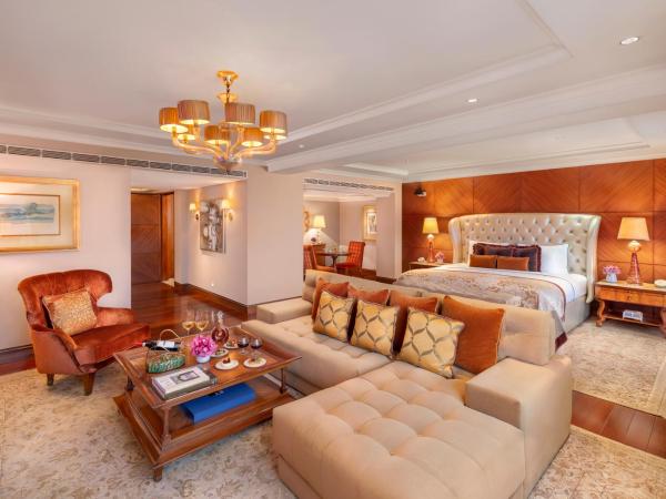 Taj Palace, New Delhi : photo 8 de la chambre tata suite 2 bed king/ twin pool view