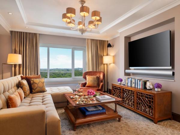 Taj Palace, New Delhi : photo 7 de la chambre tata suite 2 bed king/ twin pool view